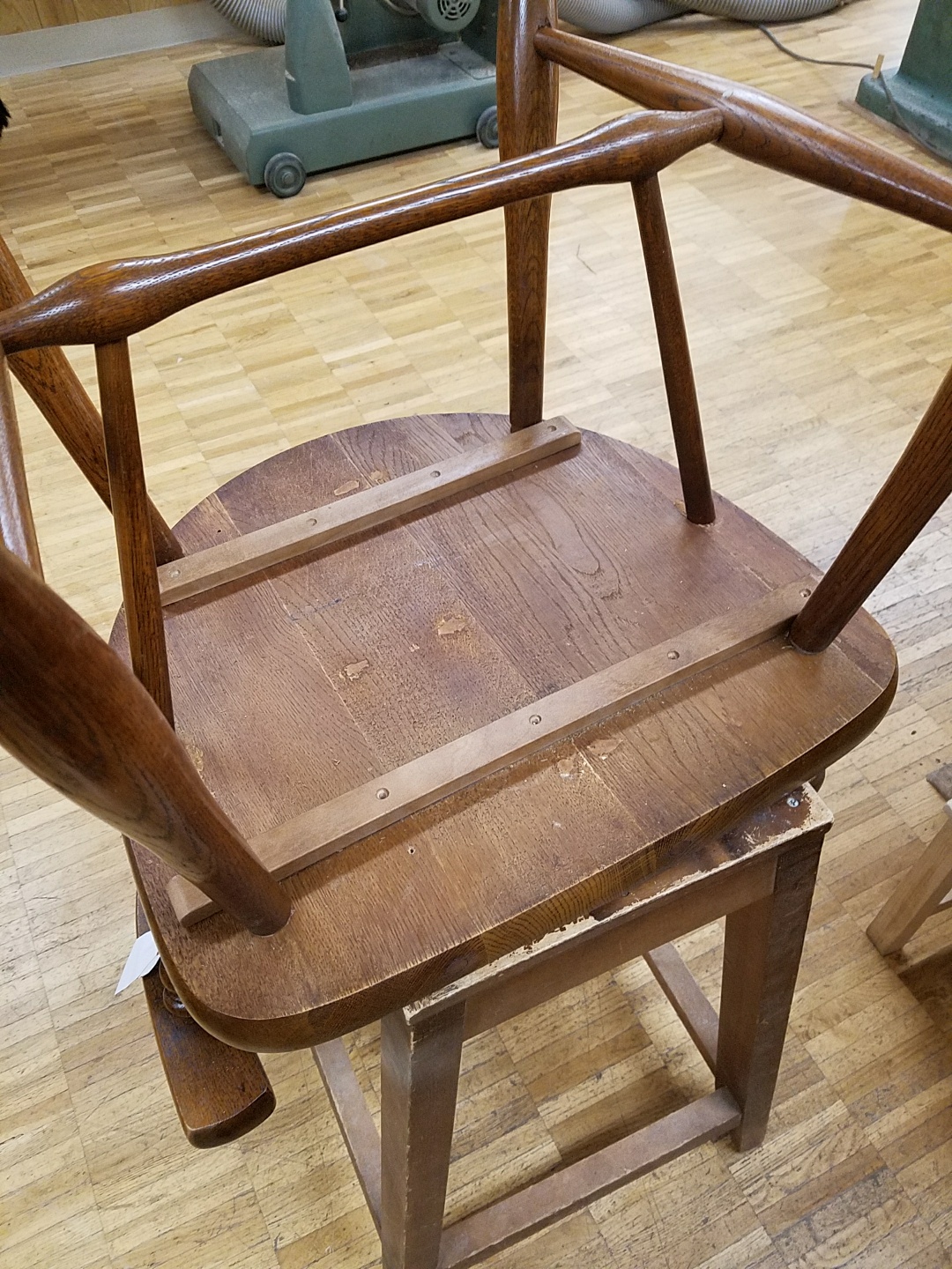 家具修理 ダイニグチェア座面 ハギ割れの修理 - ダニエルブログ